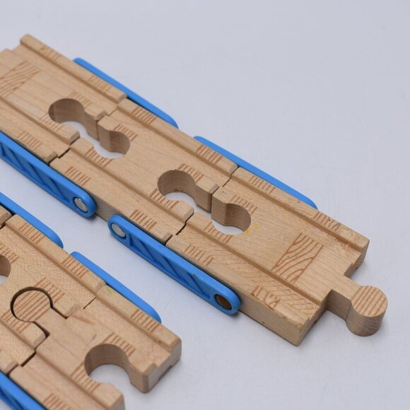 Adapt-A-Track Blue Adapter 4" and 6" Thomas & Friends Wooden Railway L. Curve - Picture 9 of 12